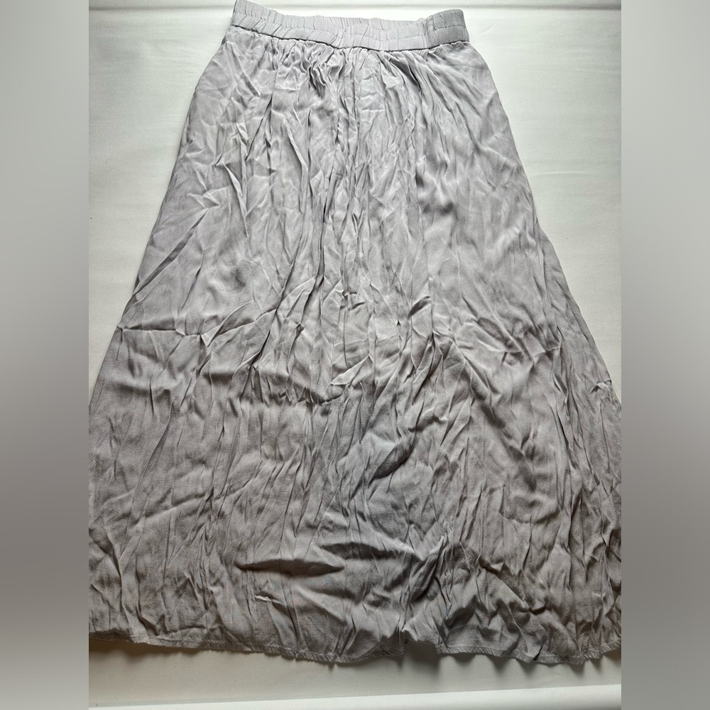 Joan Vass New York silvery grey long skirt with elastic waist. Size L